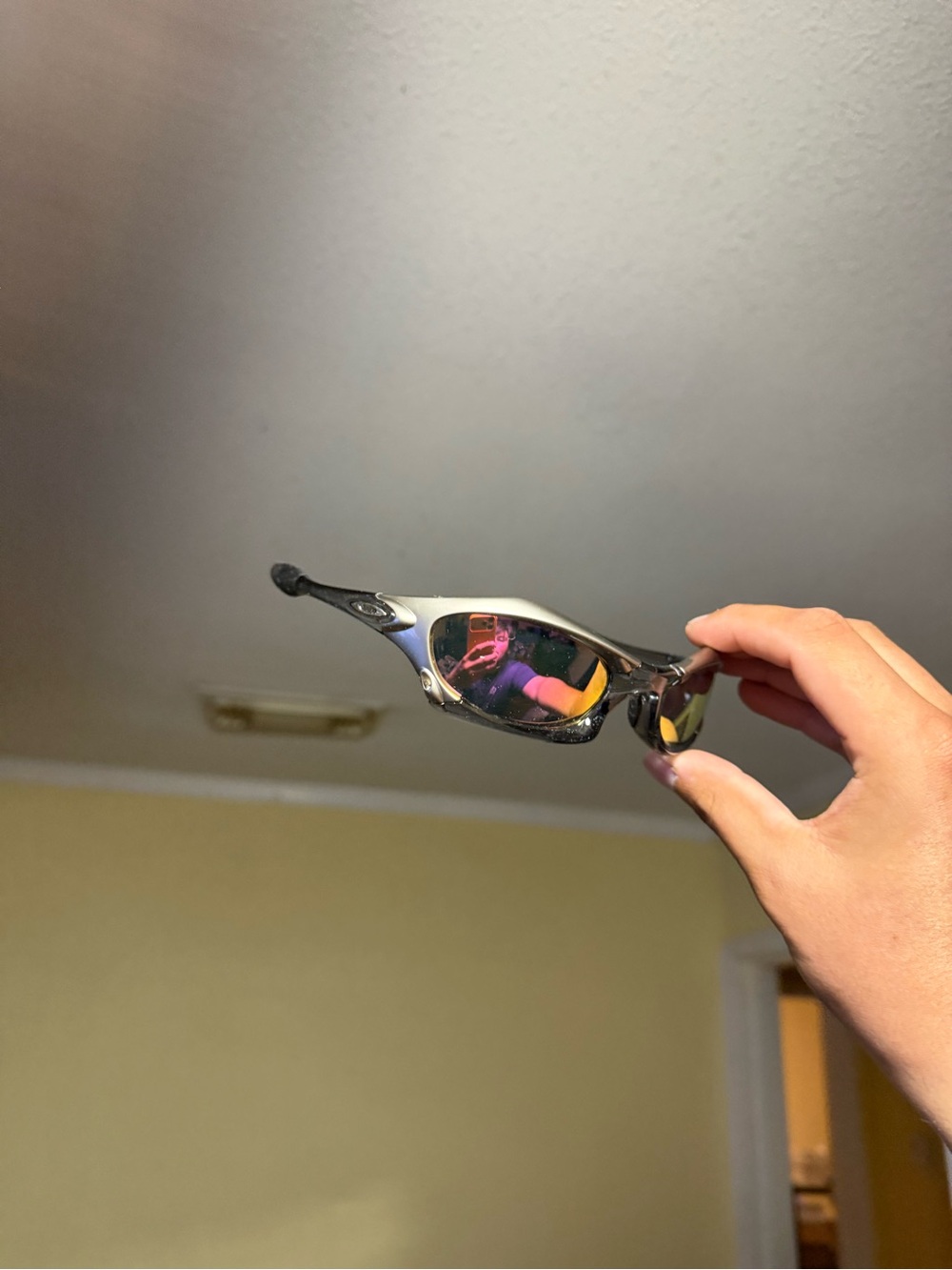 Mirrored Sports Sunglasses - Silver Frame with Iridescent Lenses